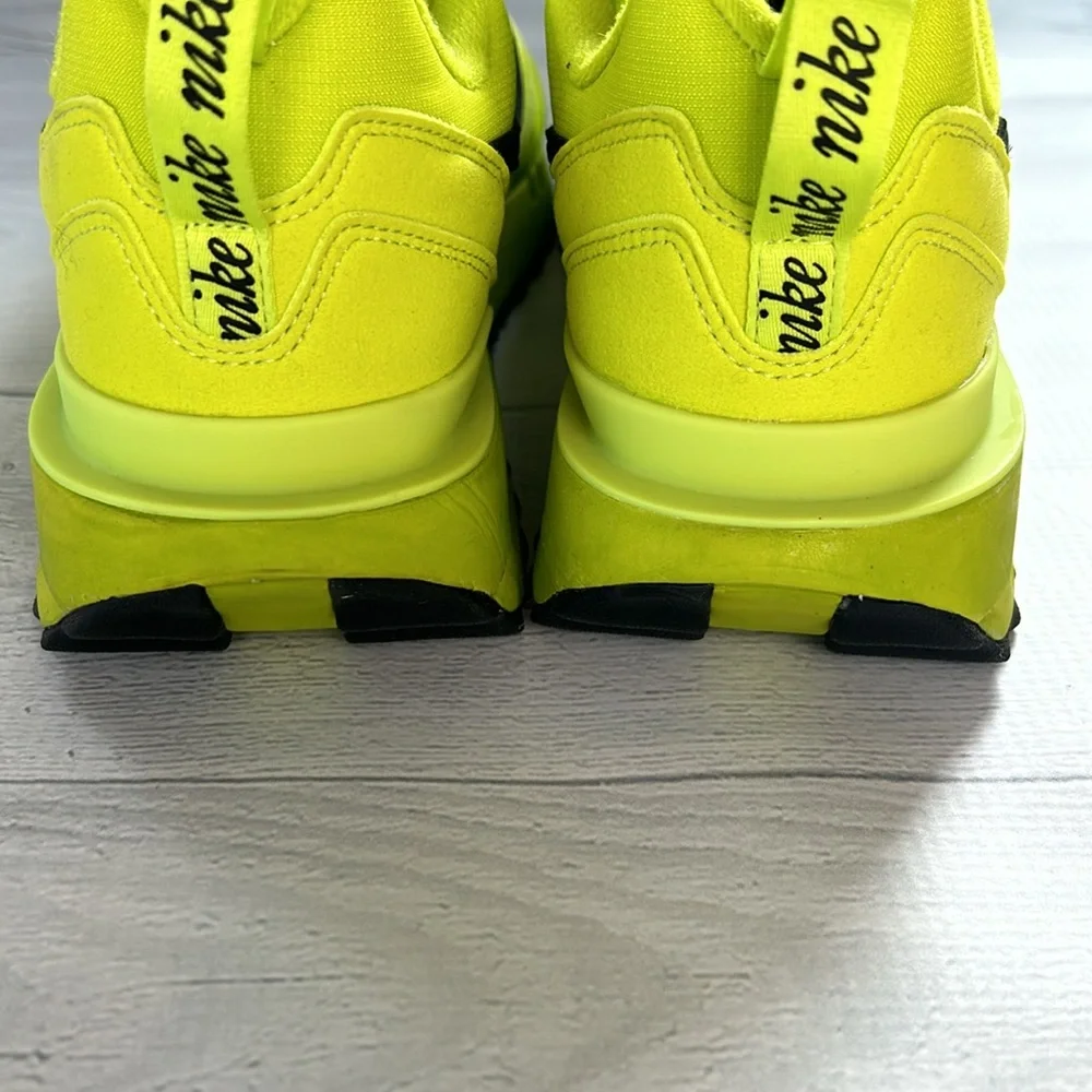 Nike Women’s Air Max Dawn Running Shoes Size‎ 12 Atomic Green/Black